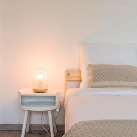 Apartment Near Metro With Parking & Balconies Лил Екстериор снимка