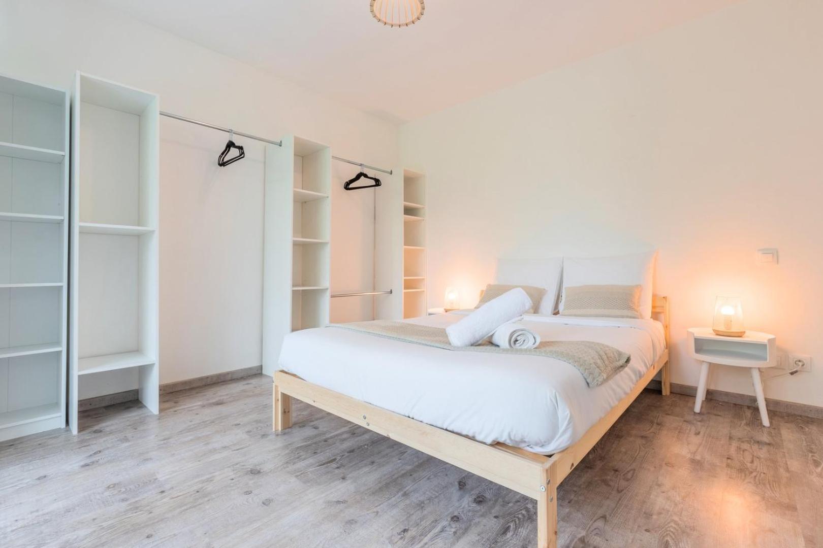 Apartment Near Metro With Parking & Balconies Лил Екстериор снимка