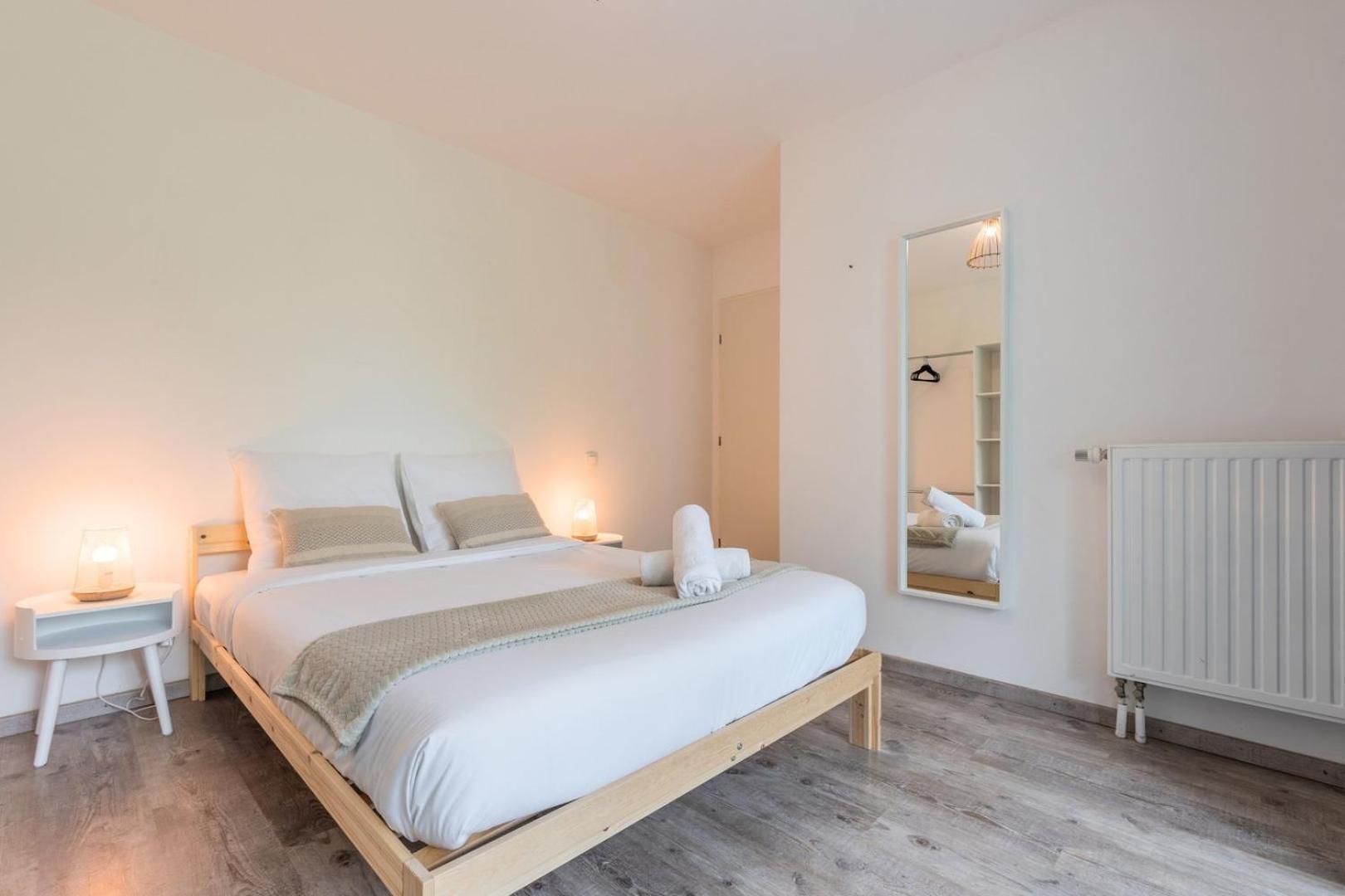 Apartment Near Metro With Parking & Balconies Лил Екстериор снимка